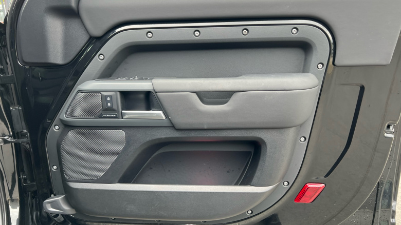 Land Rover Defender 2.0 P300 X-Dynamic SE 90 3dr Auto Petrol Estate